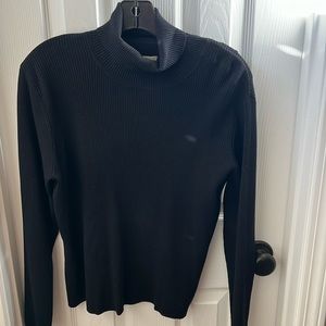 Chicos silk blend turtleneck in EUC size 1 ( us size 8-10)